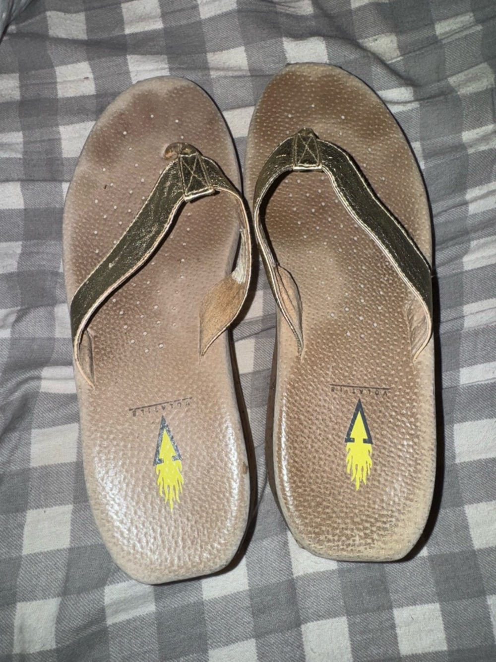Volatile Metallic Gold Wedge Thong Sandals size 10 - Picture 4 of 6